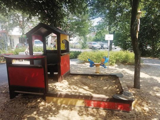 LEGIONOWO. Plac zabaw przy fontannie. Kto tym zarządza?