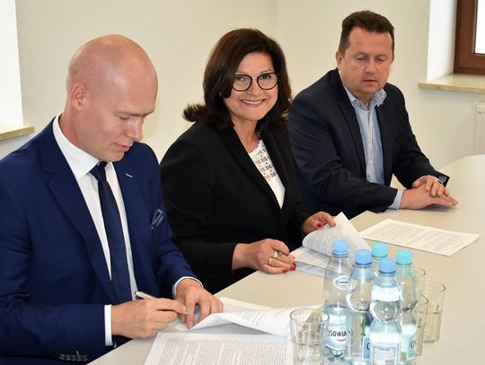 LEGIONOWO. Podpisano umowę na zadaszone lodowisko!