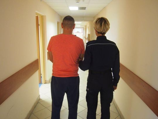 LEGIONOWO. Pościg zakończony na ogrodzeniu. Policja musiała strzelać (Aktualizacja)