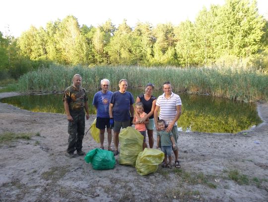 LEGIONOWO. Posprzątali jeziorko w leśniczówce