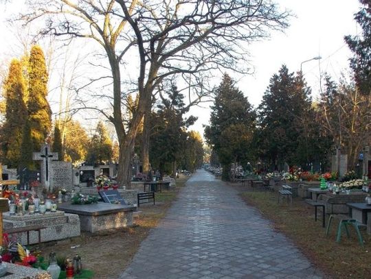 LEGIONOWO. Pożar na cmentarzu