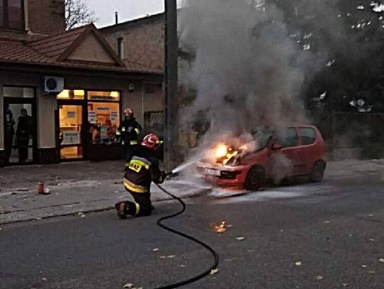 LEGIONOWO. Pożar osobówki w centrum miasta