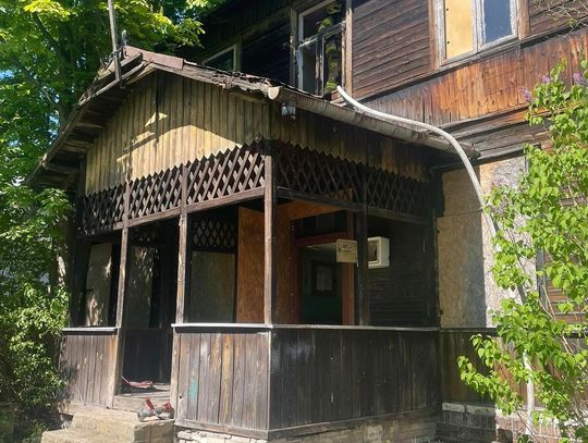 LEGIONOWO. Pożar pustostanu przy ul. Batorego [GALERIA]