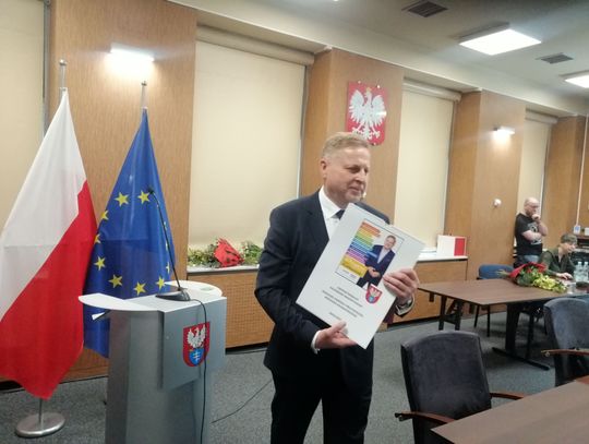 LEGIONOWO. Prezydent Bogdan Kiełbasiński złożył ślubowanie. Ludzie Smogorzewskiego utrzymali władzę w Radzie Miasta.