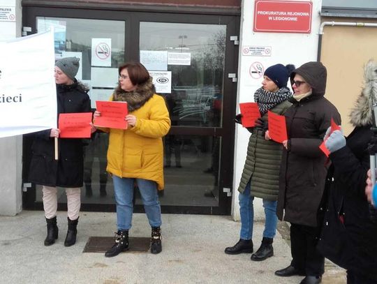 LEGIONOWO. Protest w legionowskiej prokuraturze