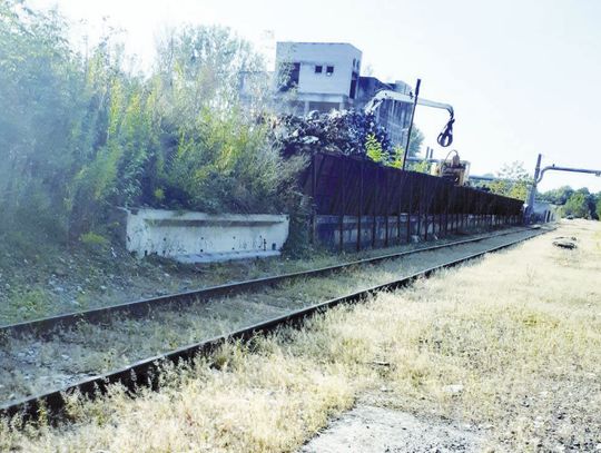 LEGIONOWO. Przeładunek i magazynowanie odpadów na Łajskach
