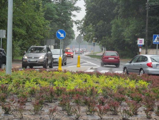 LEGIONOWO. Rondo otwarte dla ruchu - koniec utrudnień przy tunelu