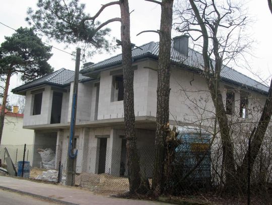 LEGIONOWO. Samowola rośnie w górę