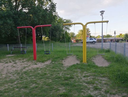 LEGIONOWO. Siłownia na placu zabaw na Grudziach