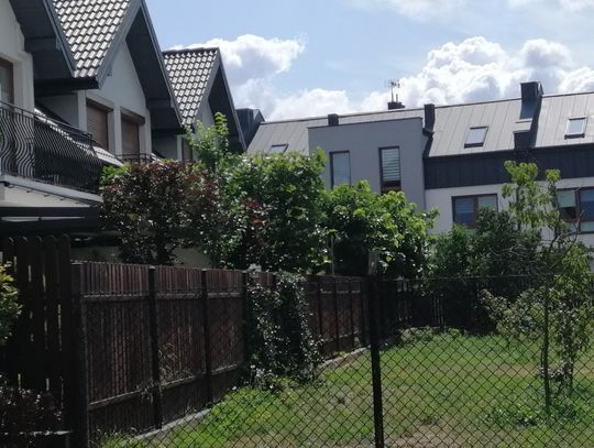LEGIONOWO. Strach: - co wyrośnie za płotem?
