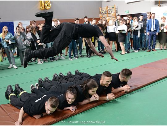 LEGIONOWO. Szukali szkoły na giełdzie