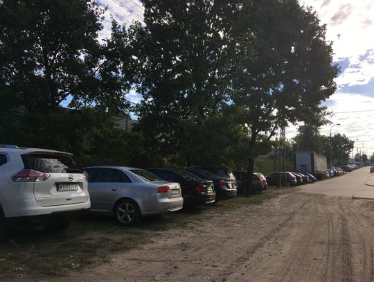 LEGIONOWO. Tiry na legionowskim Przystanku zajmują miejsca parkingowe podróżnym