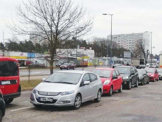 LEGIONOWO. Tłumy ludzi pod punktem testów! Czy zostanie otwarty 2 punkt pobrań?