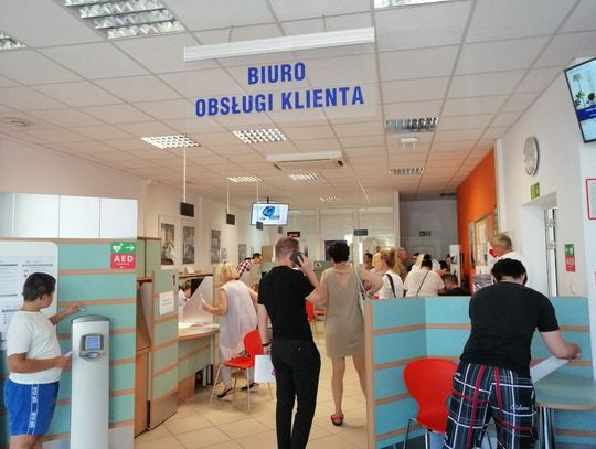 LEGIONOWO. Tłumy pod PGE – co się stało?