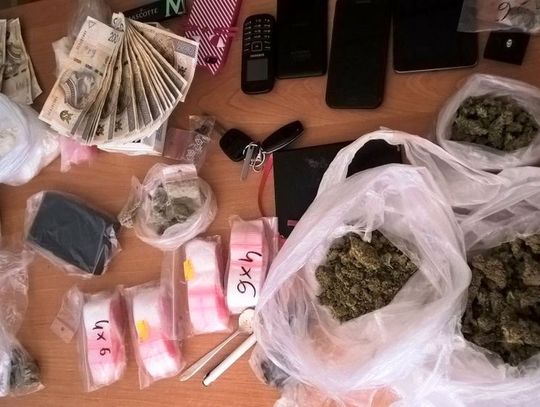 LEGIONOWO/ WIELISZEW Narkotykowa para - mieli ponad ćwierć kilo narkotyków