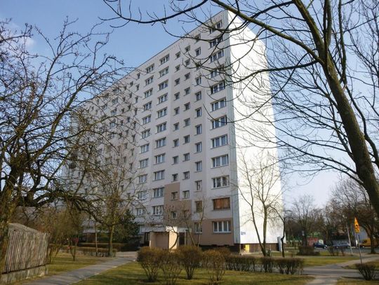 LEGIONOWO. Wypadła z 6. piętra i przeżyła – sprawą zajmuje się prokuratura