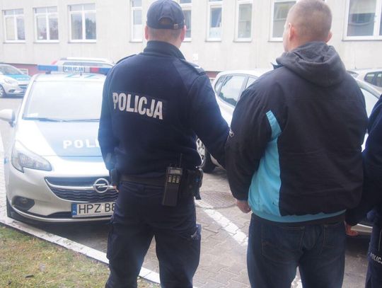 LEGIONOWO. Z narkotykami i łapówką dla policjantów