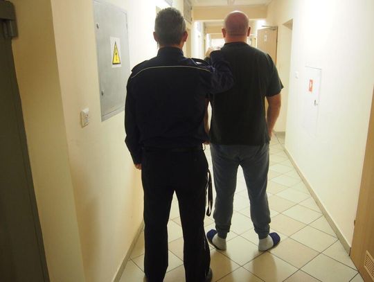LEGIONOWO. Zaatakował policjantów, grozi mu do 10 lat więzienia