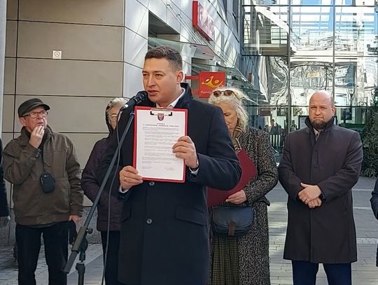 LEGIONOWO. Żądają wyjaśnień ws. żłobka. Konferencja PiS pod Urzędem