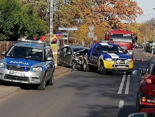 LEGIONOWO. Zderzenie dwóch aut na rogu Krasińskiego i Sowińskiego