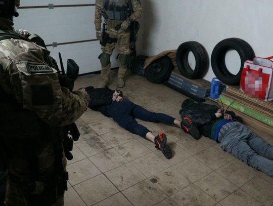 LEGIONOWSKI. 400 tys. sztuk papierosów - policja zlikwidowała nielegalną fabrykę