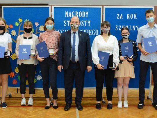 LEGIONOWSKI. 82 prymusów nagrodzonych przez Starostę
