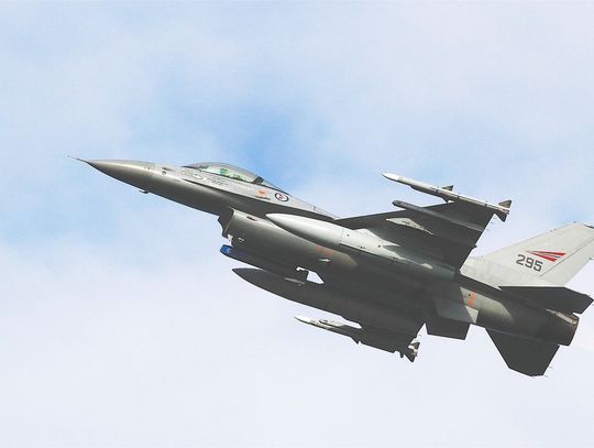 LEGIONOWSKI. Helikoptery i samoloty w drodze na defiladę [Wiemy, o której będą nad powiatem]