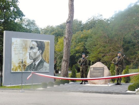 LEGIONOWSKI. Tablica i odznaczenie dla „Koraba”