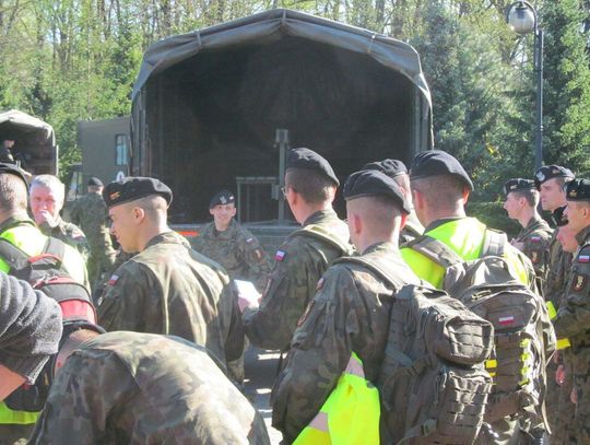 LEGIONOWSKI. Wojsko przeczesuje lasy wokół Legionowa