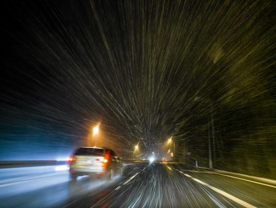 MAZOWSZE. Silny wiatr, zawieje i zamiecie śnieżne - skutki  Orkanu "Fryderyka"