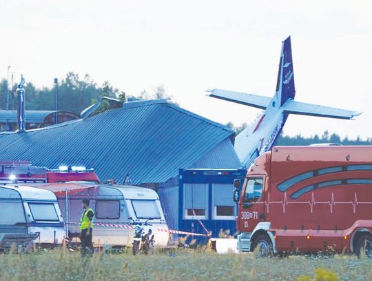 NASIELSK. Samolot pasażerski runął na budynek. Katastrofa Cessny 208 na lotnisku w Chrycynnie