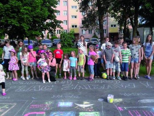 Nie chcą bloku - namalowali swój plac zabaw