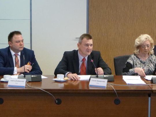 NIE(jednogłośnie) dla absolutorium