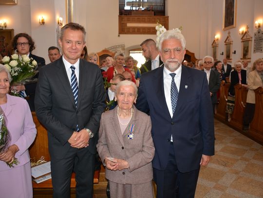 NIEPORĘT. 100 lat mało jeszcze!