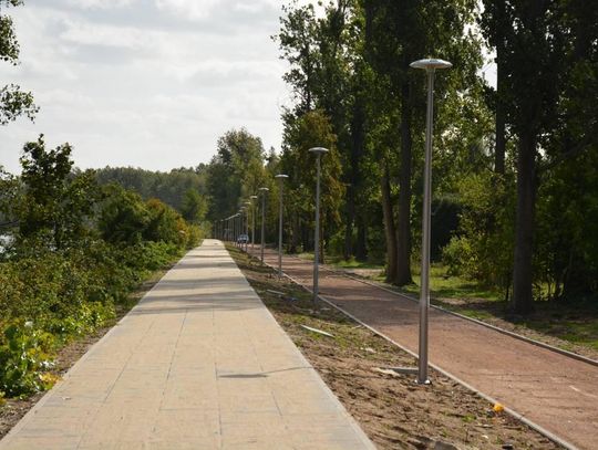 NIEPORĘT. Droga pieszo-rowerowa nad Kanałem Żerańskim
