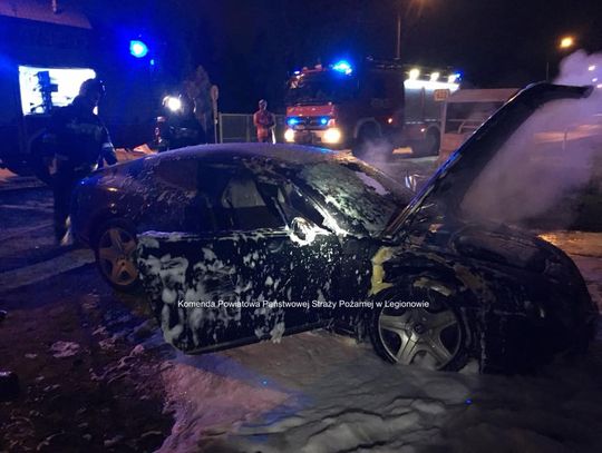 NIEPORĘT. Luksusowy Bentley stanął w płomieniach