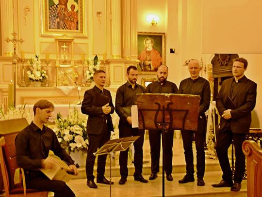 NIEPORĘT. Muzyczne sacrum