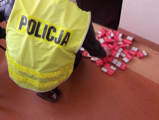 NIEPORĘT. Nielegalne papierosy, zatrzymano dwie osoby