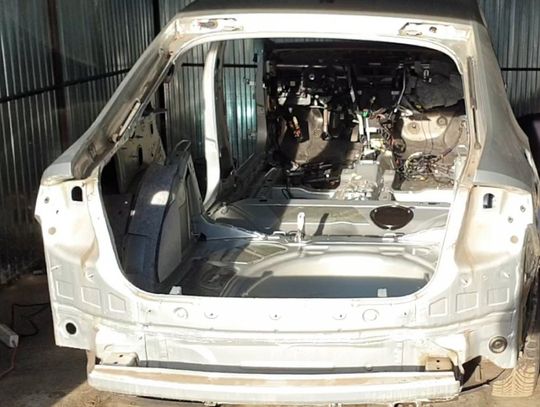NIEPORĘT. Odzyskali skradzione auto i rozbili "dziuple" samochodową