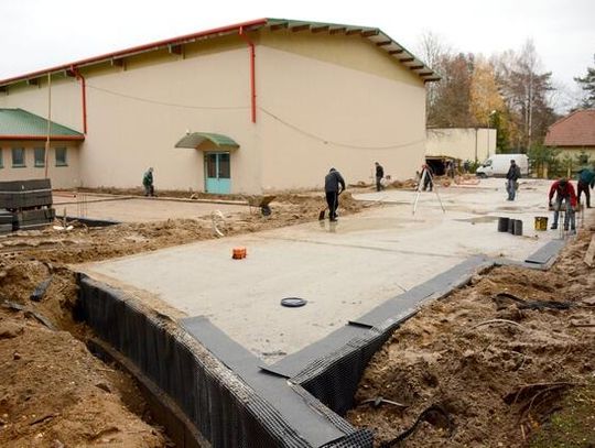 NIEPORĘT. Rośnie podstawówka w Józefowie