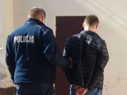 NIEPORĘT. Rozbój i kradzież, łupem padł złoty łańcuch wartości 5 tys. zł