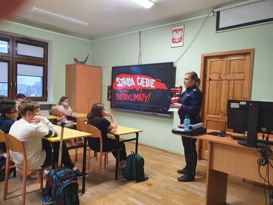 NIEPORĘT. "Szkoda Ciebie na takie patoklimaty" w szkole podstawowej w Nieporęcie