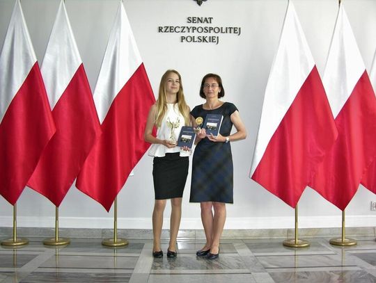 NIEPORĘT. Uczennica i nauczycielka laureatkami ogólnopolskiego konkursu „Młodzież, jakiej nie znacie. Wzory godne naśladowania”