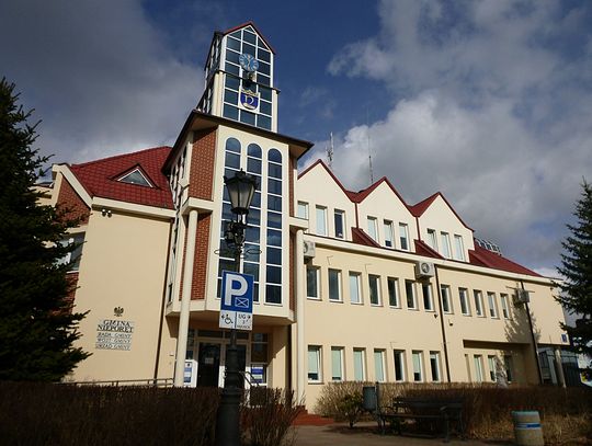 NIEPORĘT. Zbierają niebezpieczne odpady