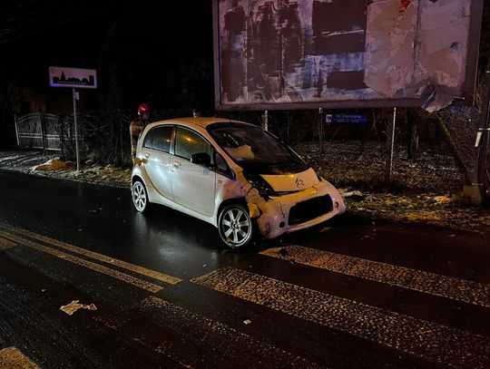 NIEPORĘT. Zderzenie Citroena i Renault na Strużańskiej
