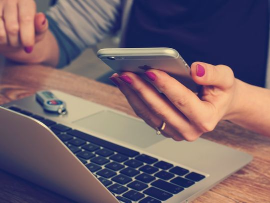 Nowoczesne płatności mobilne – co warto o nich wiedzieć?