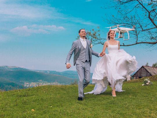 Nowoczesny ślub w 2019 – wideofilmowanie i fotografia dronem