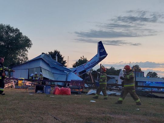 NOWODWORSKI. Na hangar z ludźmi spadł samolot. 5 osób nie żyje [NAJNOWSZE INFORMACJE]
