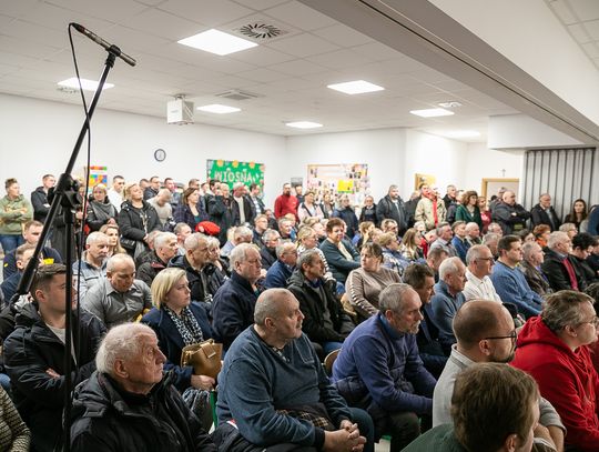NOWODWORSKI. Tłumy na spotkaniu w Nasielsku w sprawie nowej linii kolejowej; dziś konsultacje w Pomiechówku