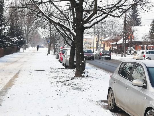 Odśnieżanie na telefon i maty antypoślizgowe na schodach na dworcu